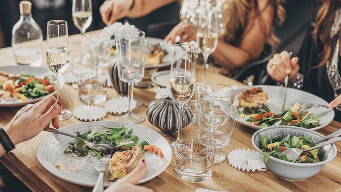 Hosting a Stress-Free Dinner Party: Tips and Tricks